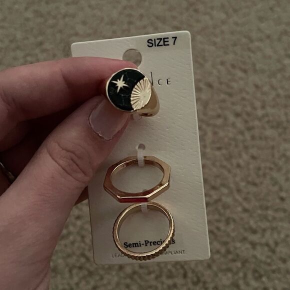 NWT Influence Women's Semi Precious Rings Set of Three Gold Tone Size 7 - Picture 4 of 4
